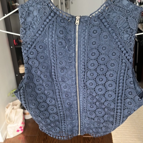 Blue embroidered crop top - Picture 4 of 5